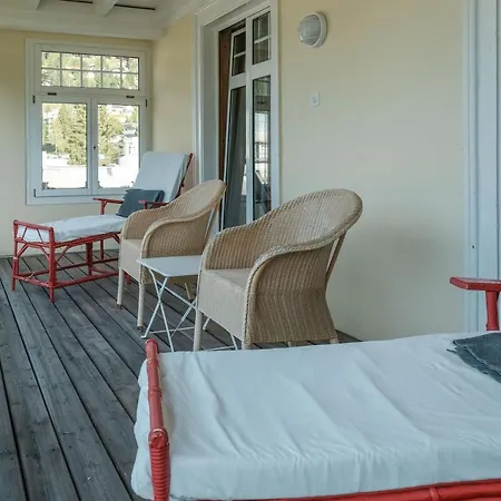 فندق Davos Inn (Adults Only) 3*